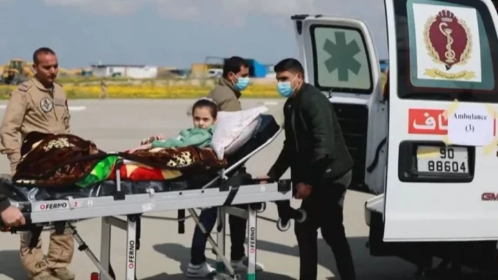 وصول الدفعة السابعة من الأطفال المرضى من غزة إلى الأردن للعلاج