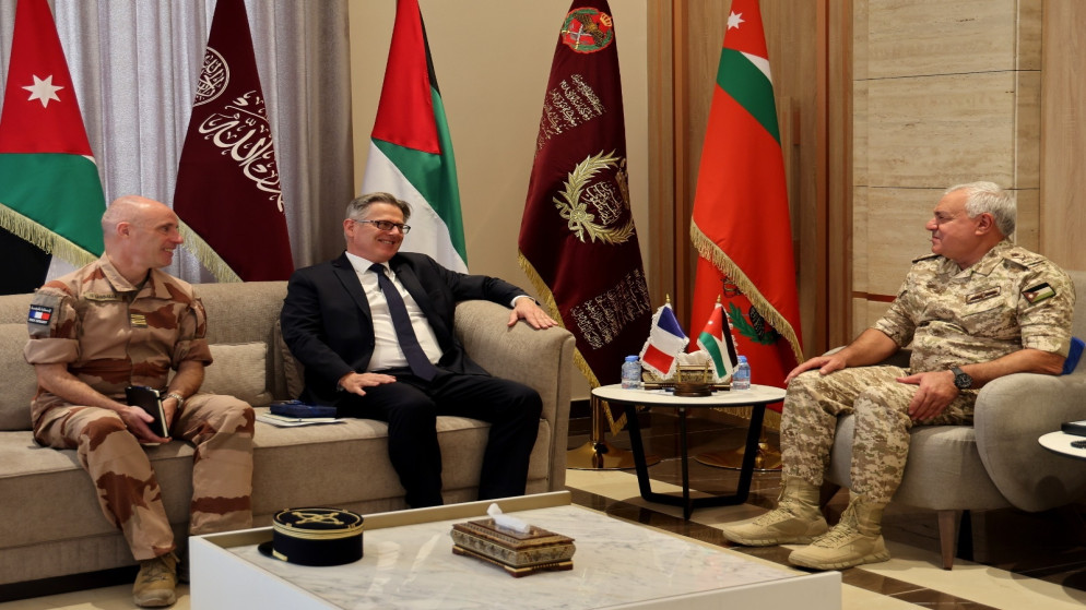 رئيس هيئة الأركان يستقبل السفير الفرنسي في عمّان