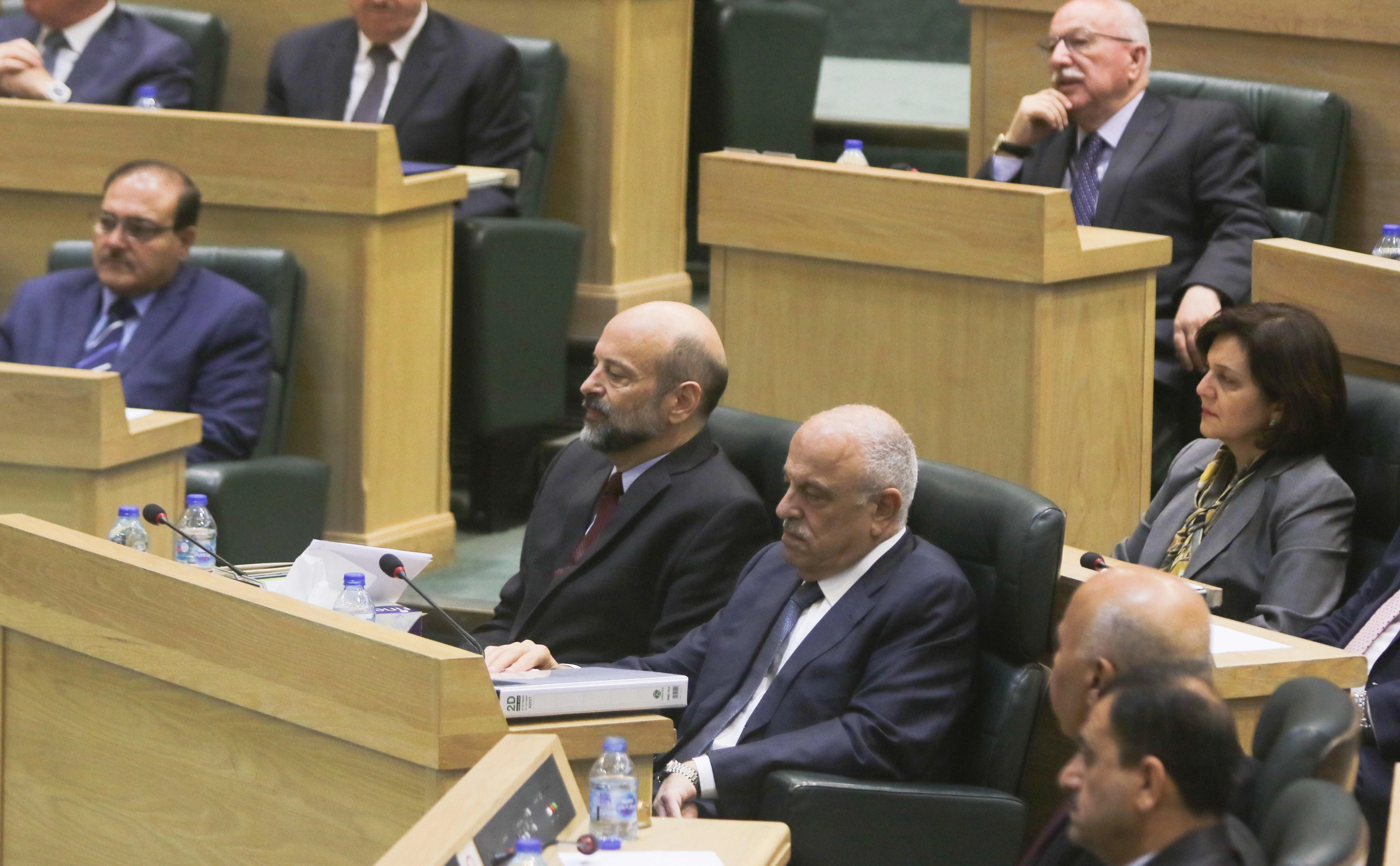 الحكومة تتعهد بتنفيذ 16 مهمة خلال 100 يوم 