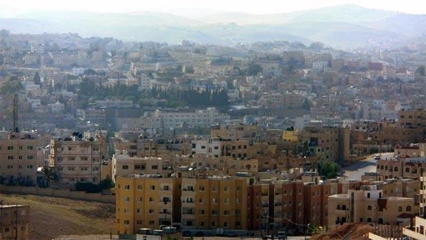 إخلاء مبنى في الزرقاء لاحتوائه على "صدع"