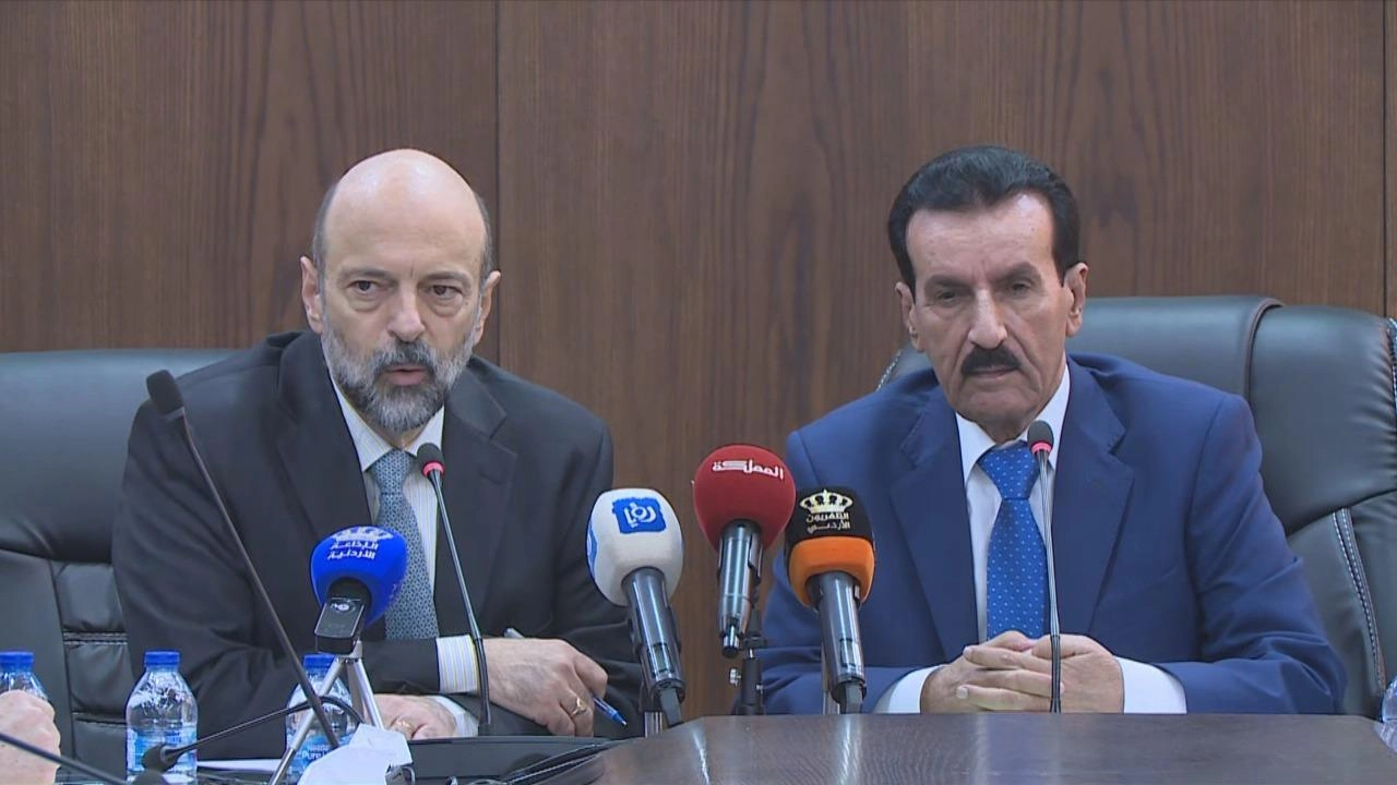 الرزاز: العلاقة بين مجلس الوزراء والنواب "تشاورية"