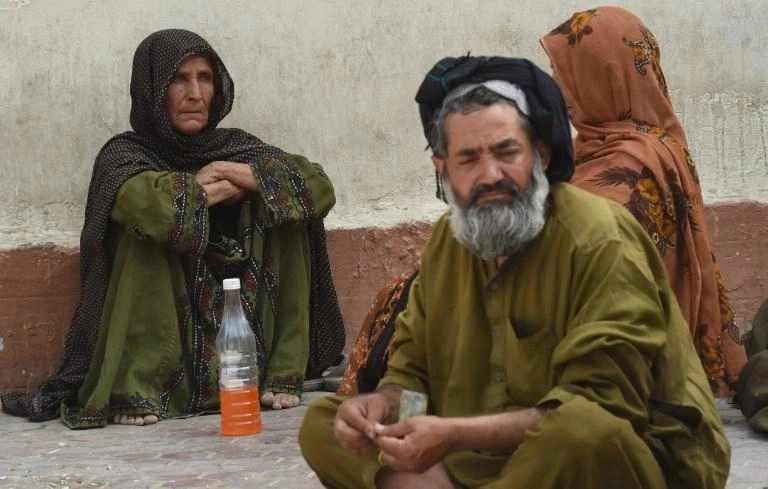 تشييع 128 قتيلاً قضوا في تفجير تجمع انتخابي