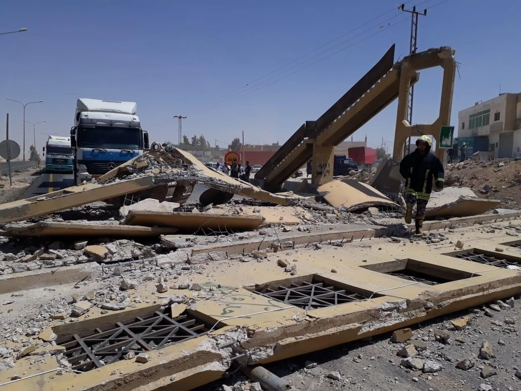إعادة فتح الطريق الصحراوي بعد انهيار جسر مشاة