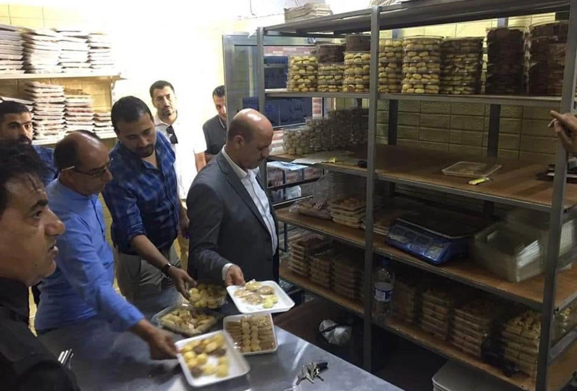 بلدية سحاب تتلف 750 كيلو غراماً من الحلويات الفاسدة