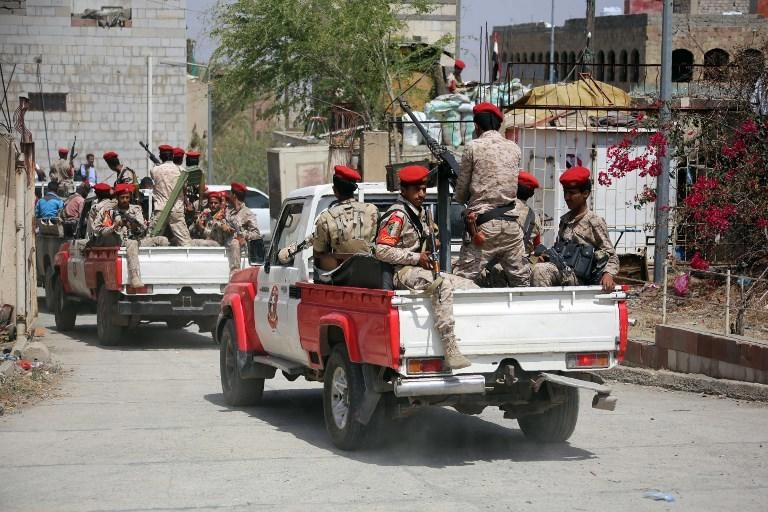 12 قتيلا في ضربة جوية ومواجهات