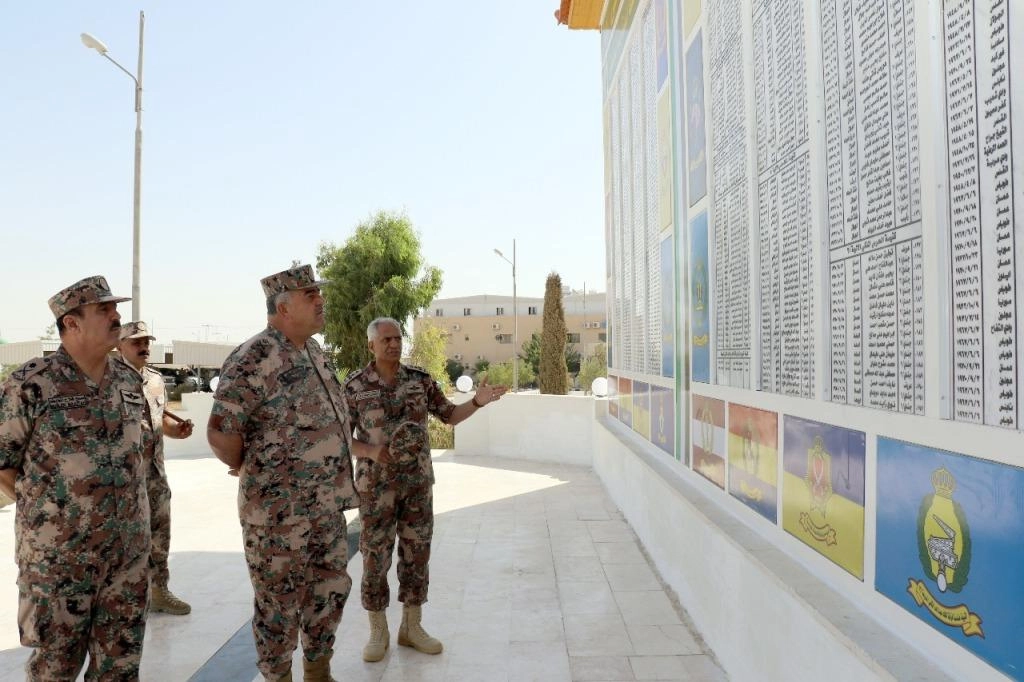 فريحات يزور قيادة المنطقة العسكرية الوسطى