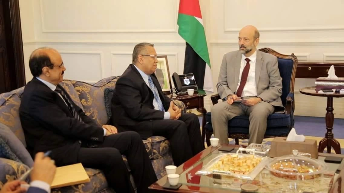 رئيس الوزراء الرزاز يستقبل نظيره اليمني 