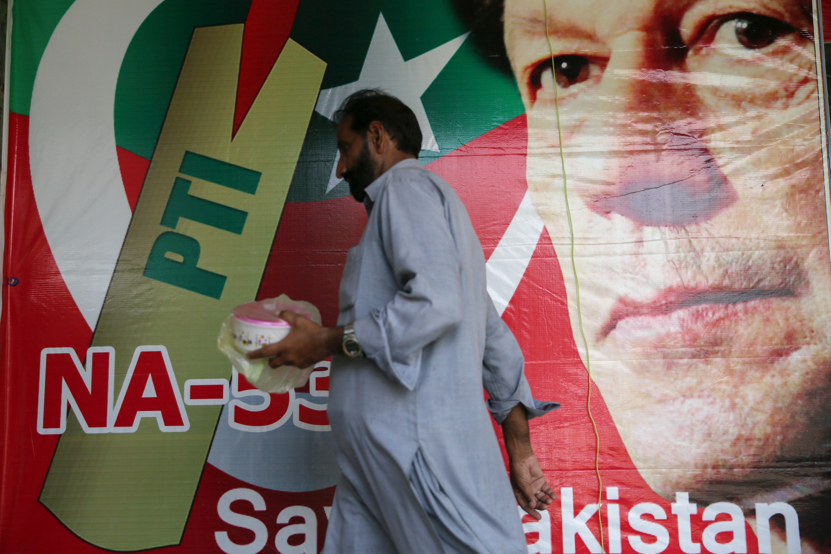 عمران خان يفوز في الانتخابات التشريعية دون غالبية مطلقة