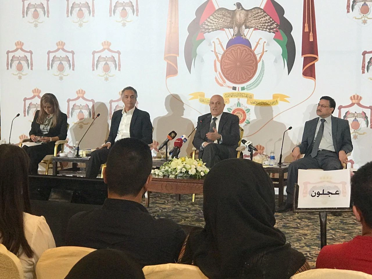 نائب رئيس الوزراء يلتقي فعاليات شبابية