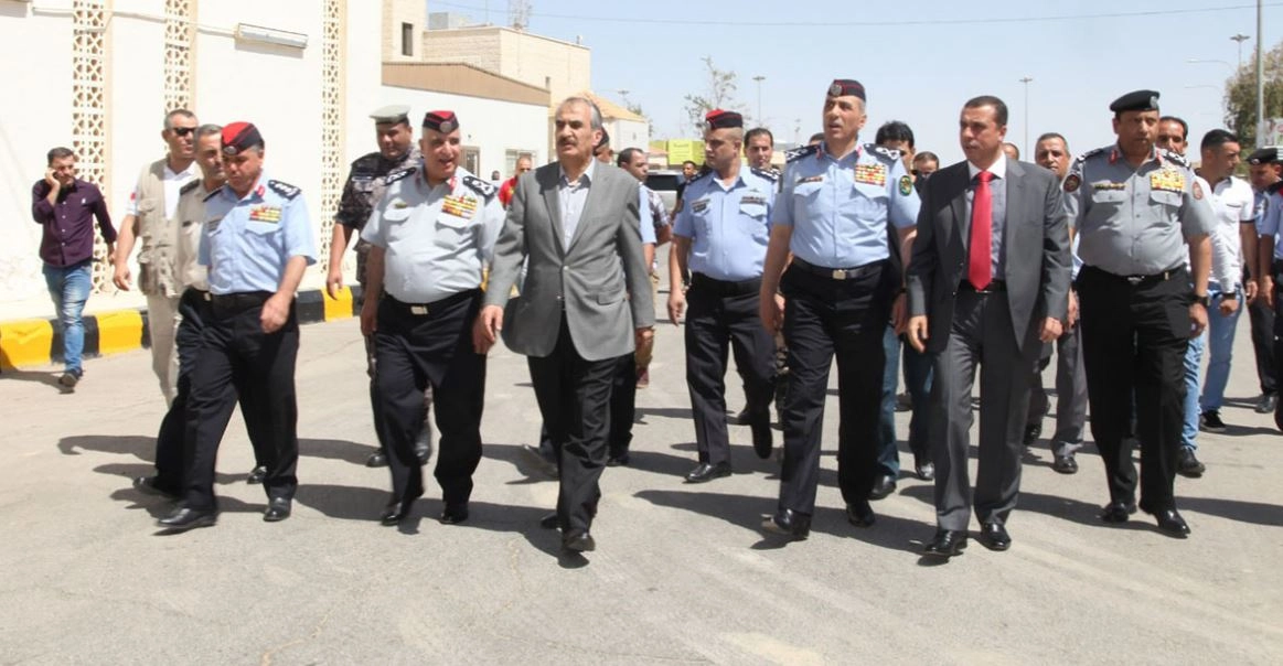 وزير الداخلية يدعو للتسهيل على الحجاج