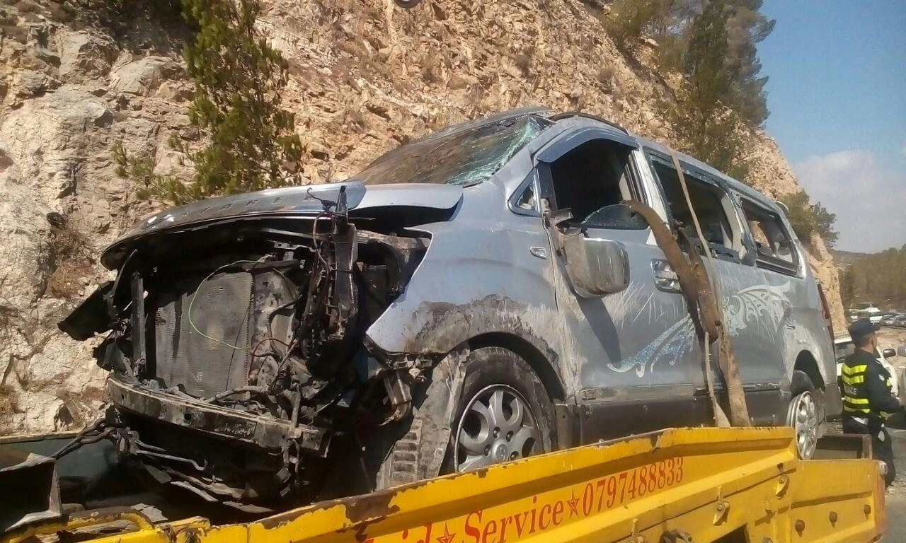 إصابة شخصين إثر حادث صدم وتدهور