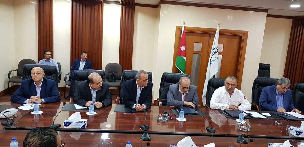 اتفاقية لإنشاء أول مصنع سيارات