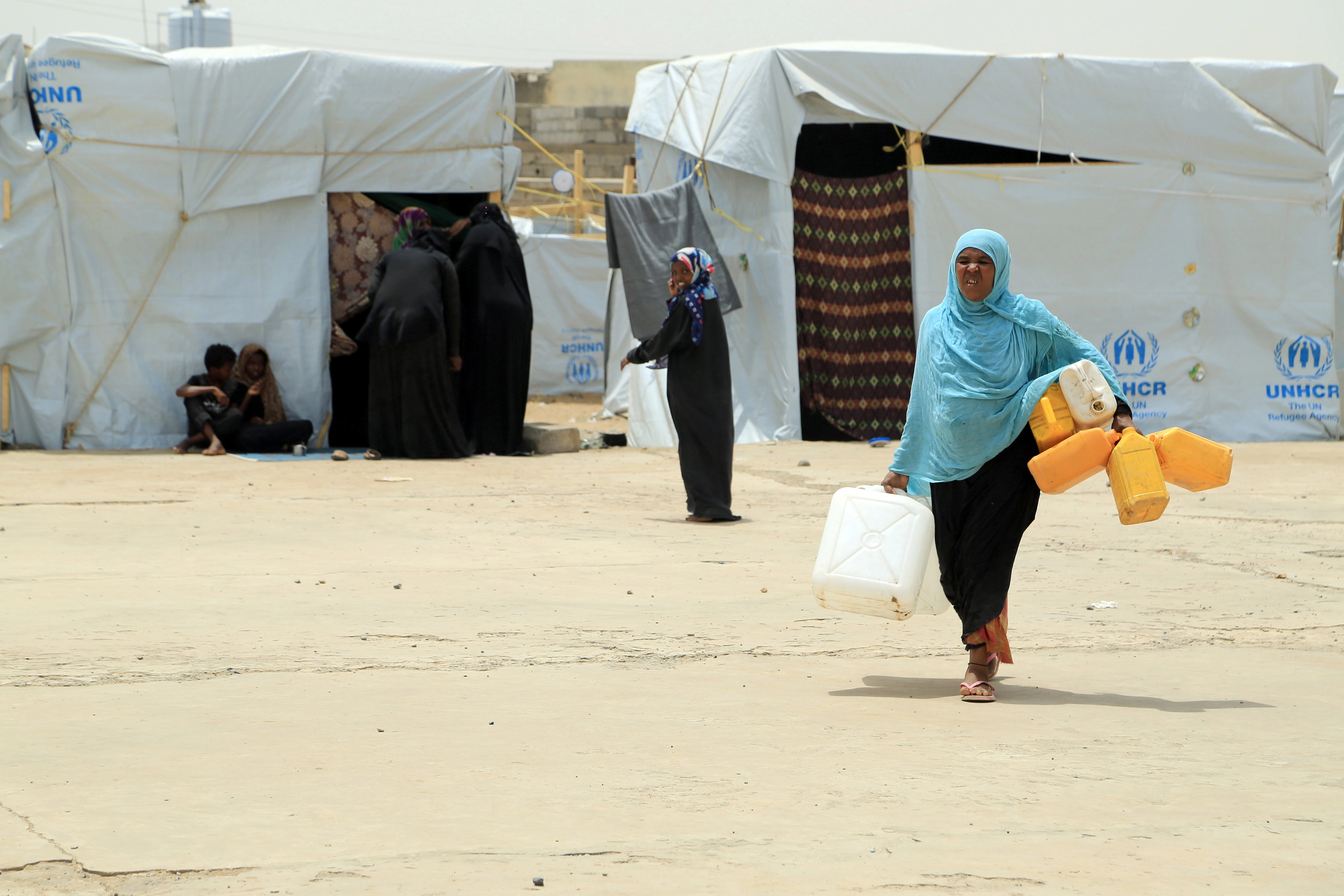 هجمات على مرافق خدمية في اليمن تهدد الوضع الإنساني 