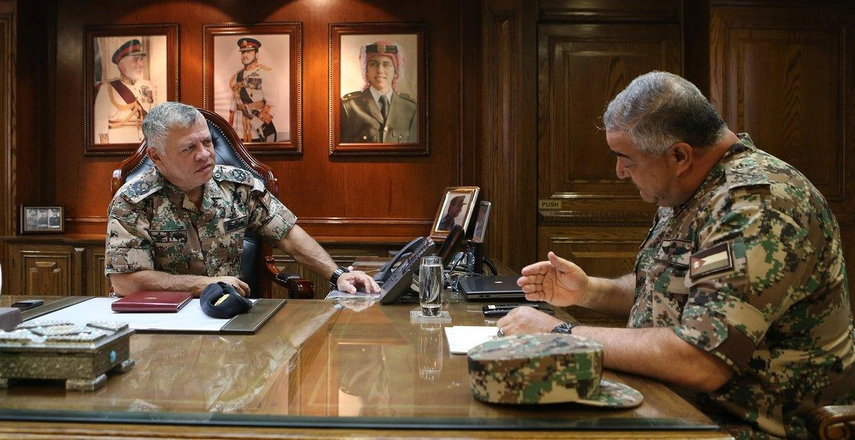 الملك يبحث تطورات الحدود الشمالية مع قيادة الجيش العربي 
