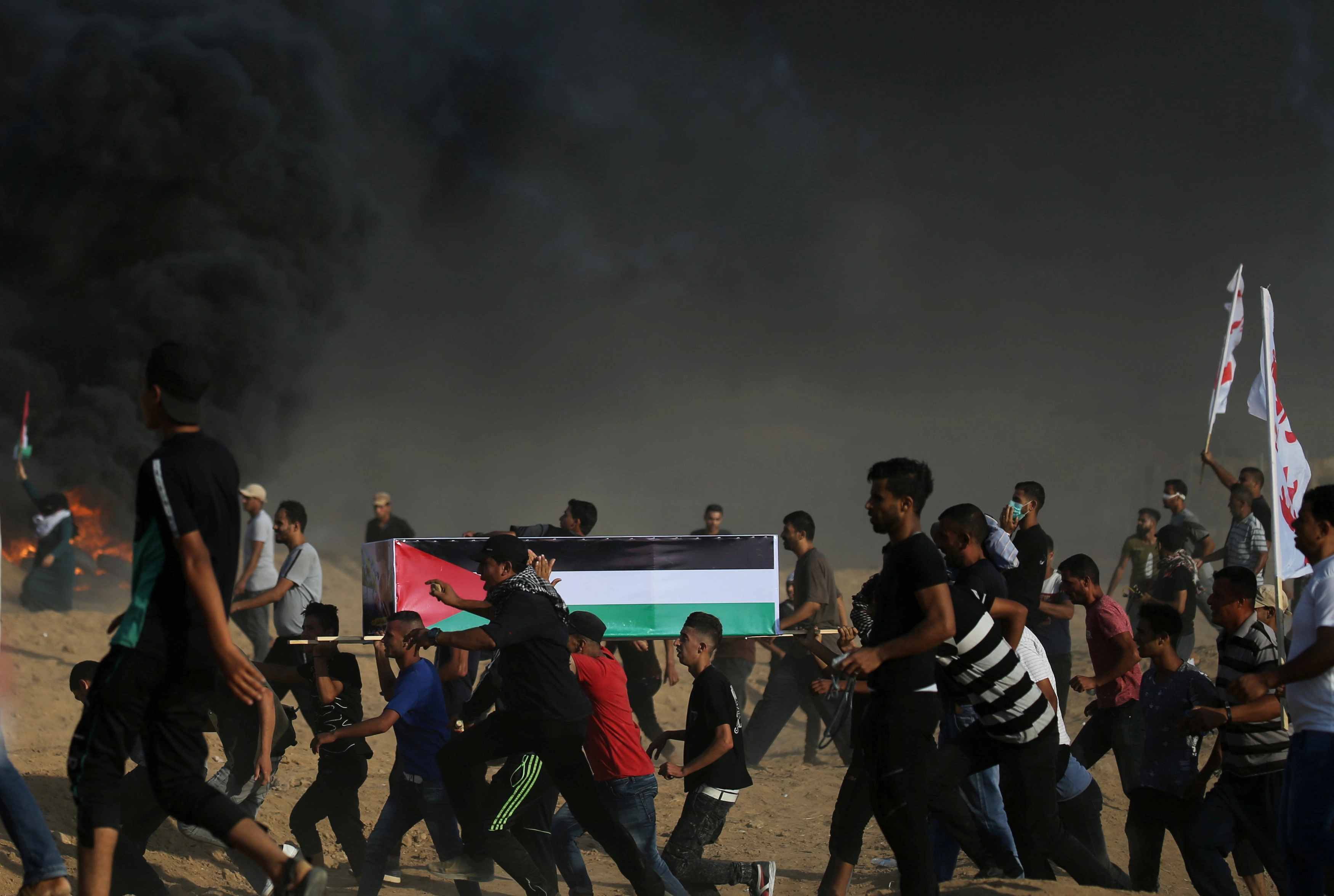 إسرائيل تستهدف فلسطينيين على السياج الحدودي شرقي جباليا