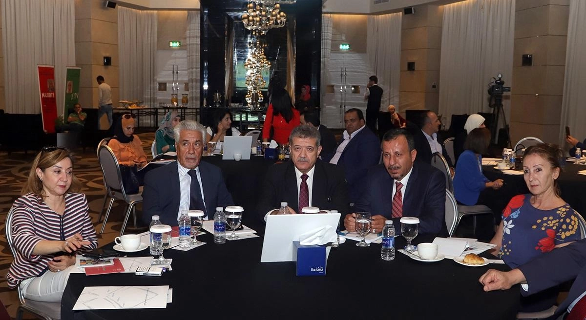 الحكومة ملتزمة بتصنيف المدارس الخاصة وتحويل الرواتب للبنوك