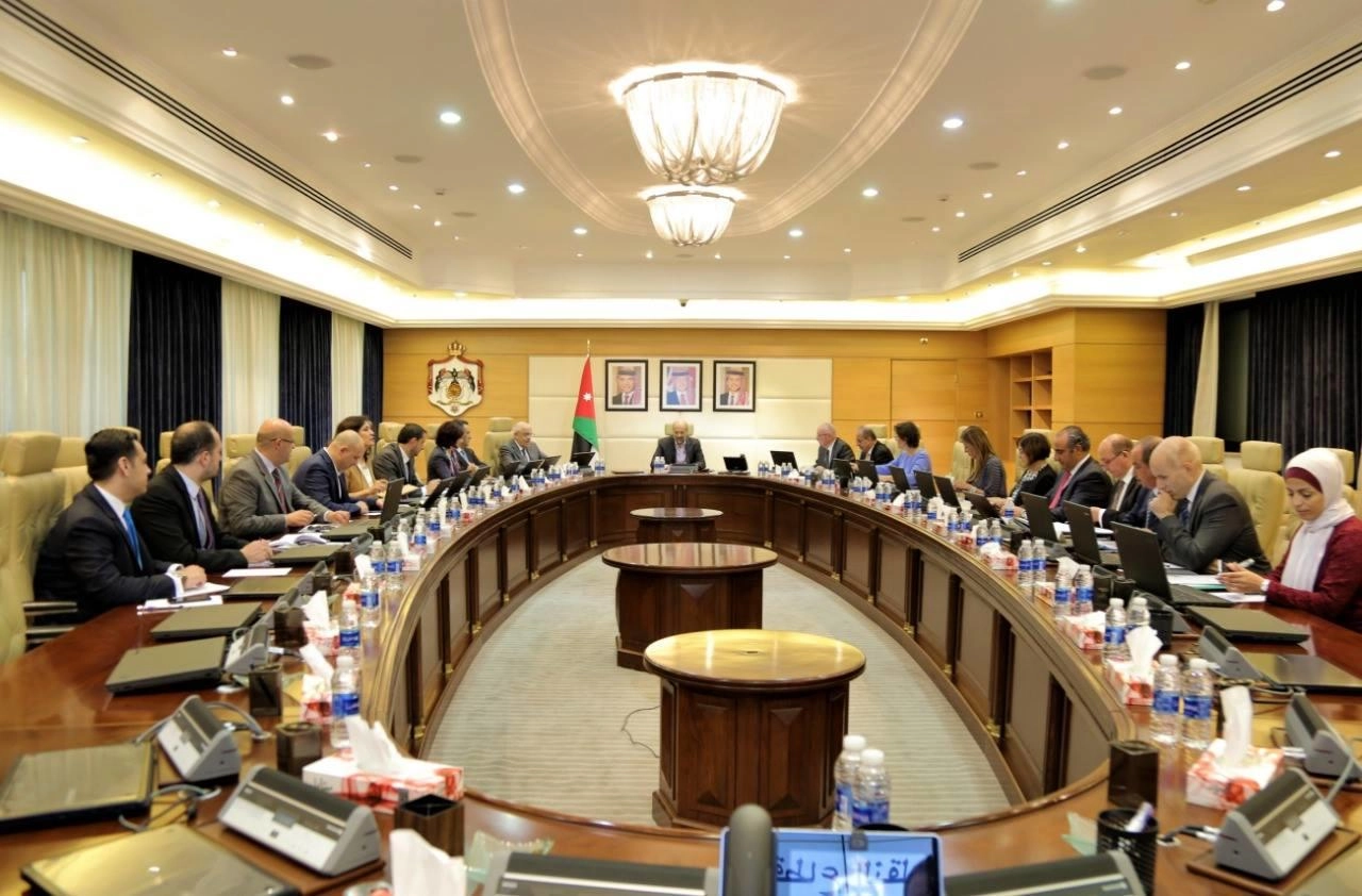 الفريق الاقتصادي يناقش واقع النقل العام في الأردن