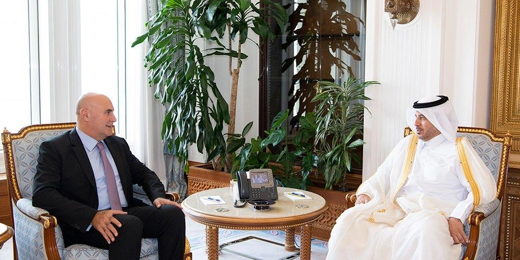 رئيس الوزراء القطري يستقبل وزير الدولة لشؤون الاستثمار 