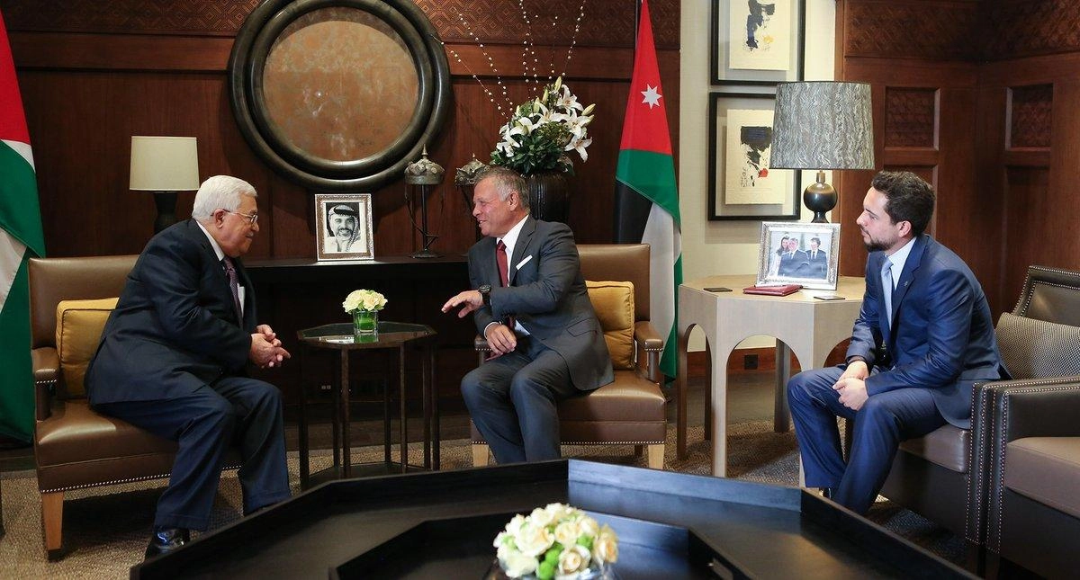 الملك يلتقي عباس ويؤكد أهمية العمل مع واشنطن من أجل السلام