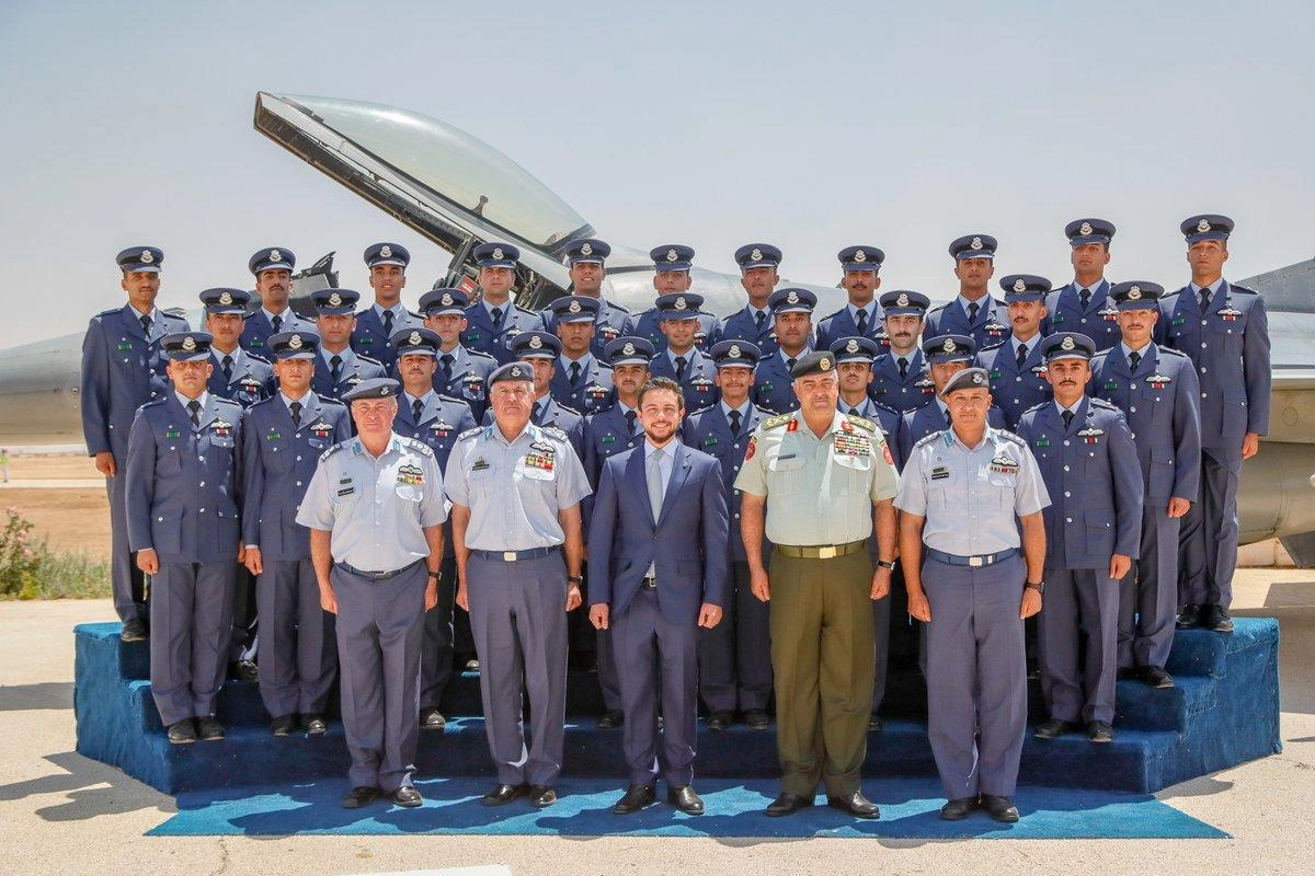 ولي العهد يرعى تخريج دورة مرشحي طيران