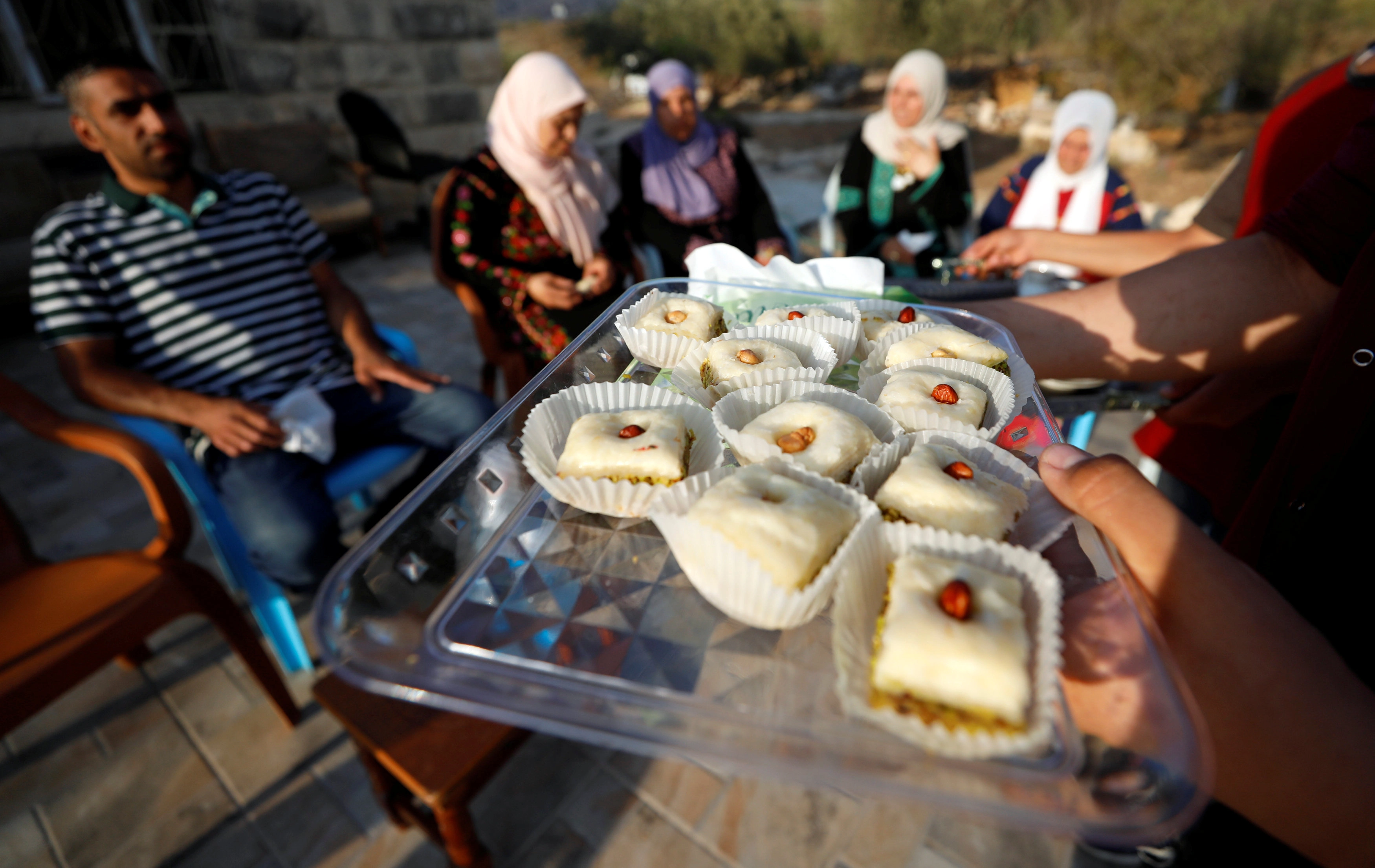 عائلة فلسطينية تحتفل بفوز إحدى بناتها بعضوية الكونغرس