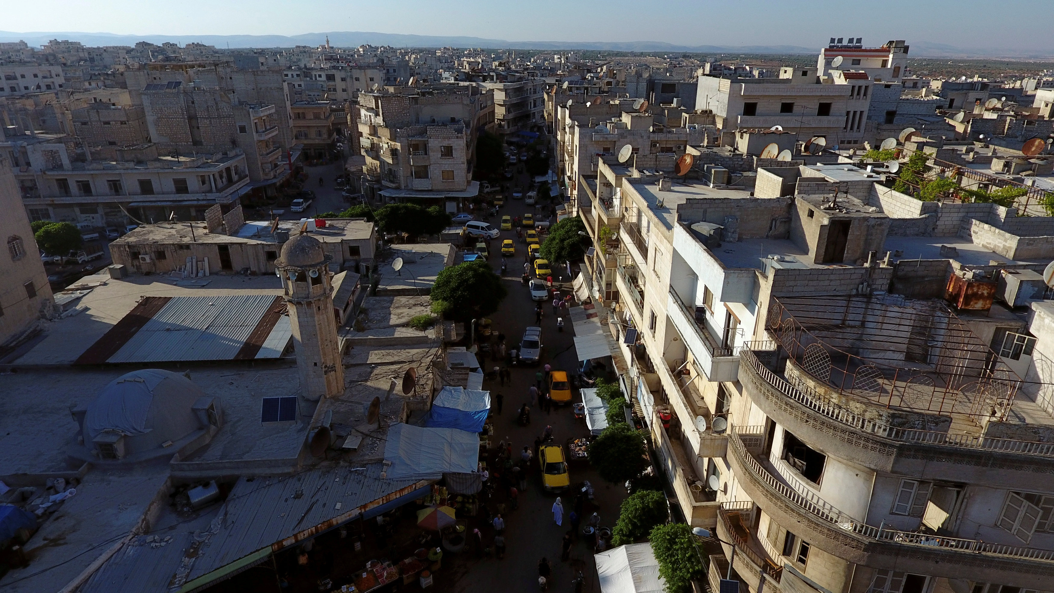 الجيش السوري يحث السكان على العودة لحكم الدولة