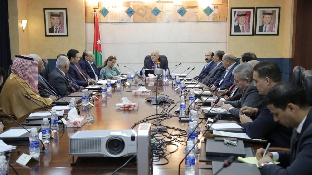 نائب رئيس الوزراء يحاور المتقاعدين العسكريين