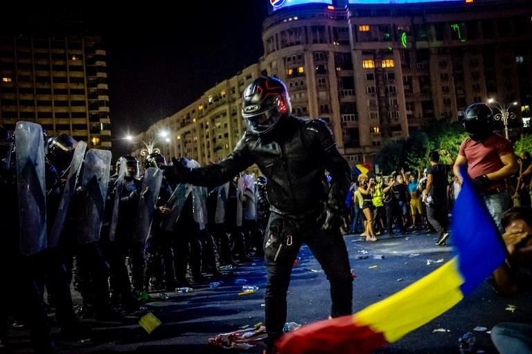 أكثر من 450 جريحاً في تظاهرة ضد الحكومة اليسارية 