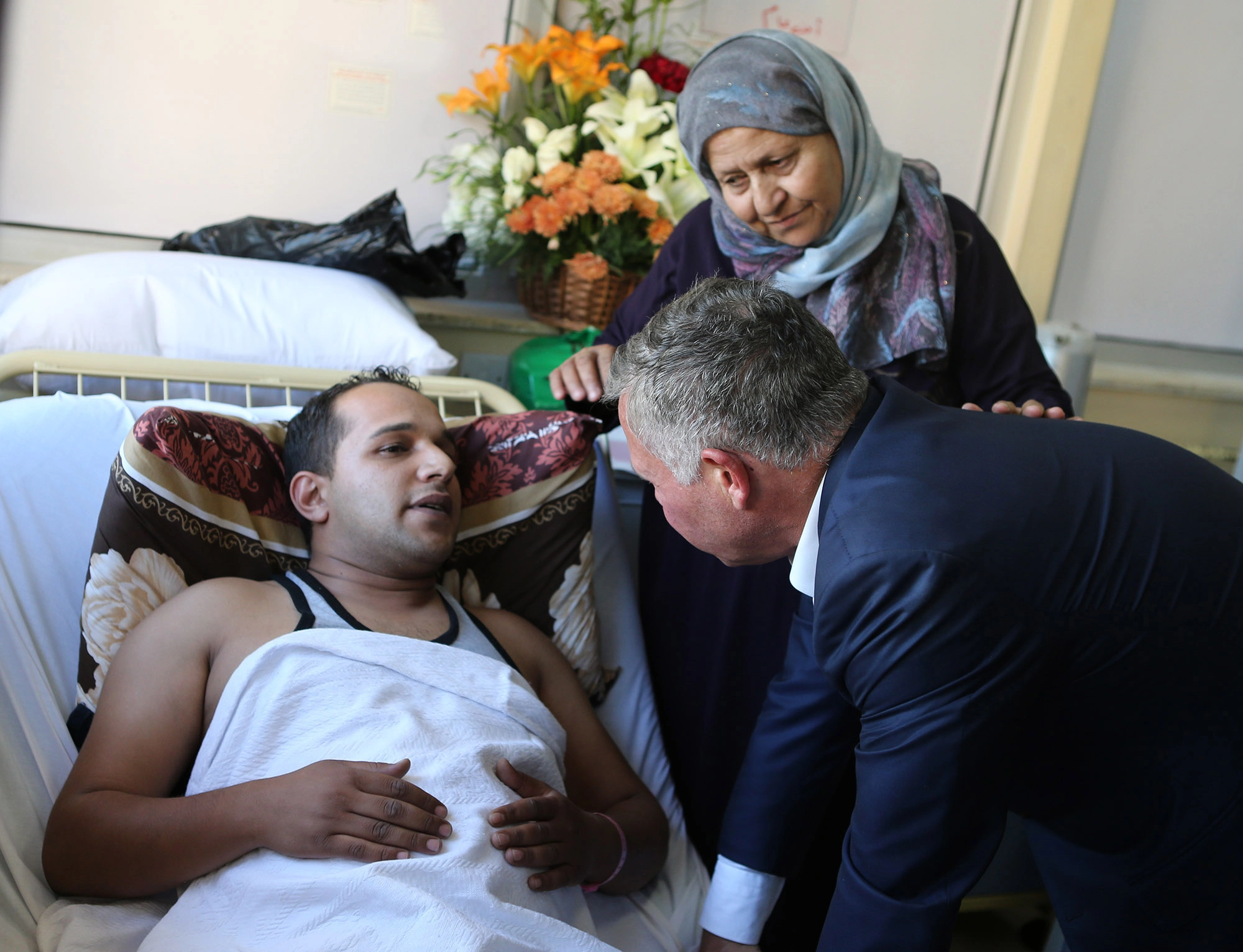  الملك وولي العهد يطمئنان على مصابي القوات المسلحة الأردنية