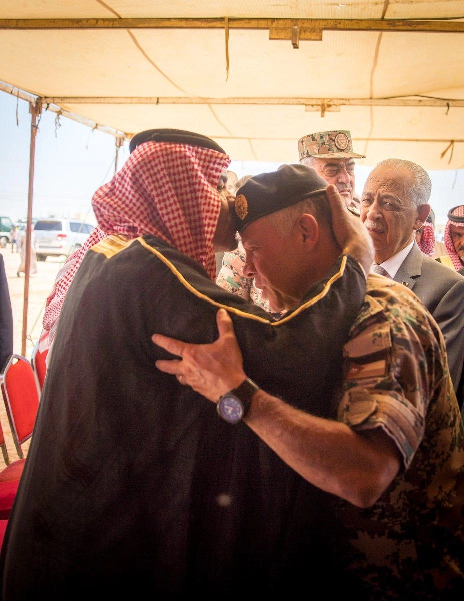 الملك يعزي أسرة الشهيد معاذ الحويطات