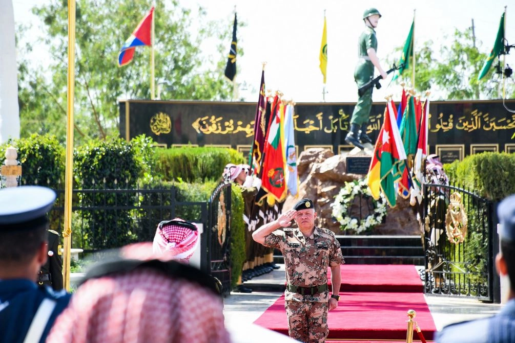 الملك يقدم العزاء بشهداء الأردن