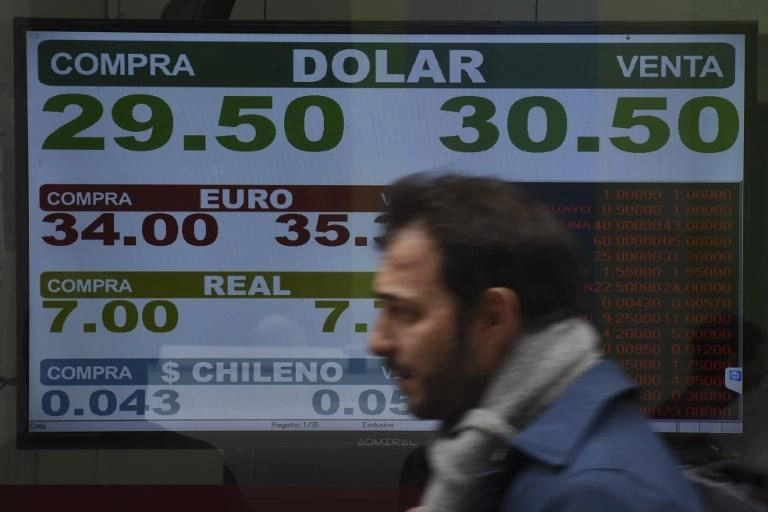 البيزوس يواصل تراجعه أمام الدولار الأميركي