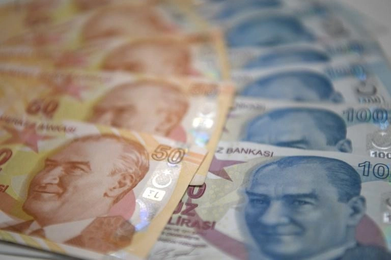 وكالة ستاندرد أند بورز تخفض تصنيفها الائتماني لتركيا