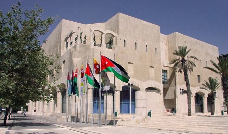 عمال النظافة مستمرون في العمل خلال أيام العيد