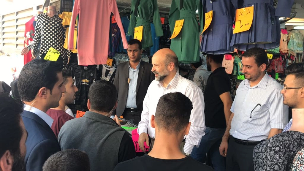 رئيس الوزراء يتفقد أسواق شارع السعادة قبل العيد