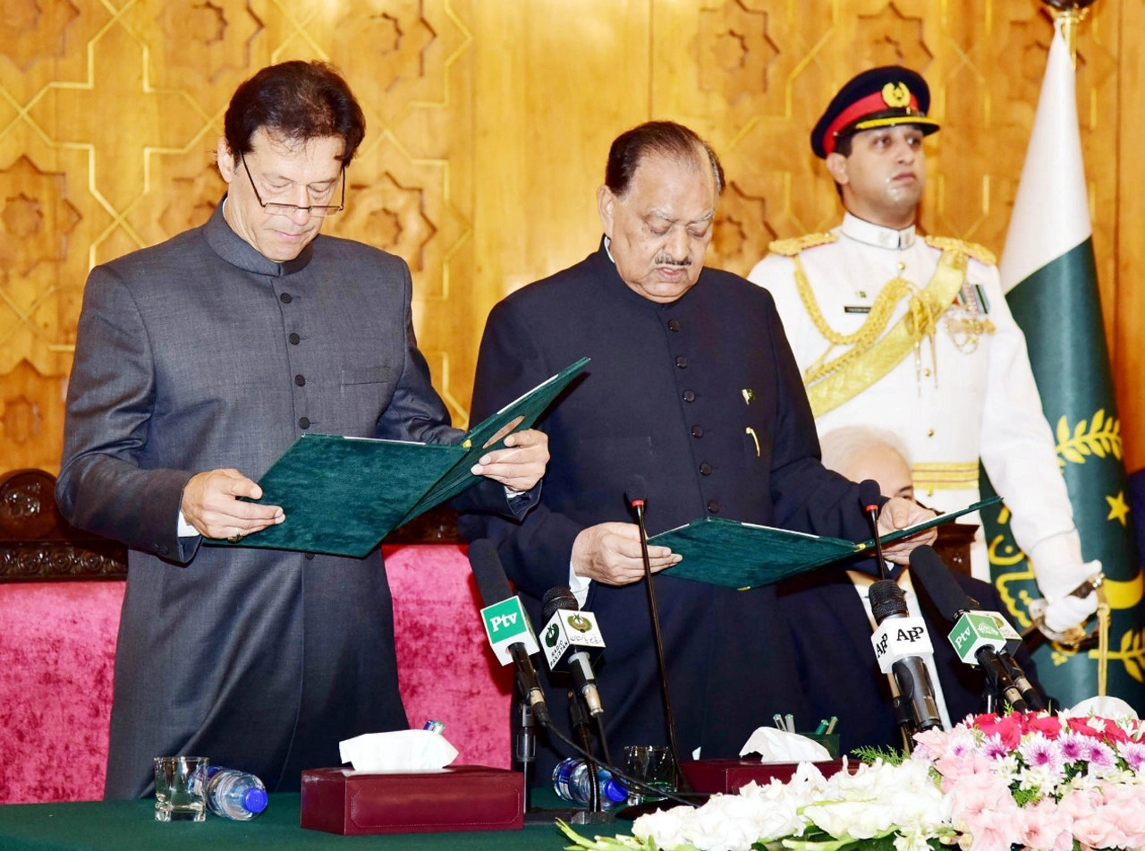 عمران خان يؤدي اليمين الدستورية رئيساً للوزراء