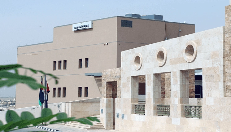 ضبط زرعات أسنان بحوزة مسافر من إسرائيل