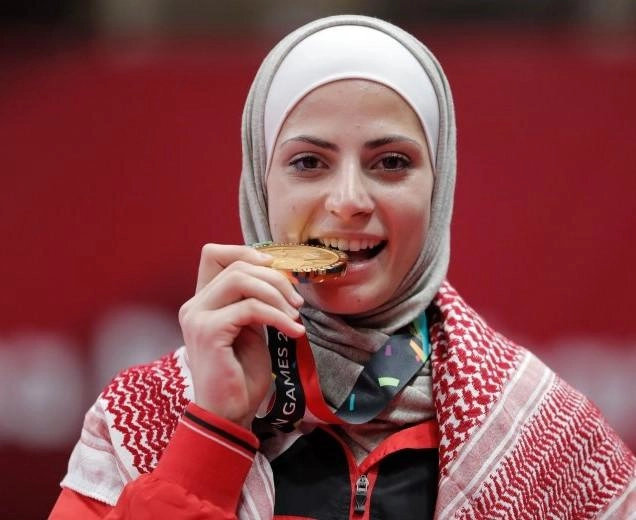 لاعبة التايكواندو جوليانا الصادق تحرز ذهبية الأردن الأولى