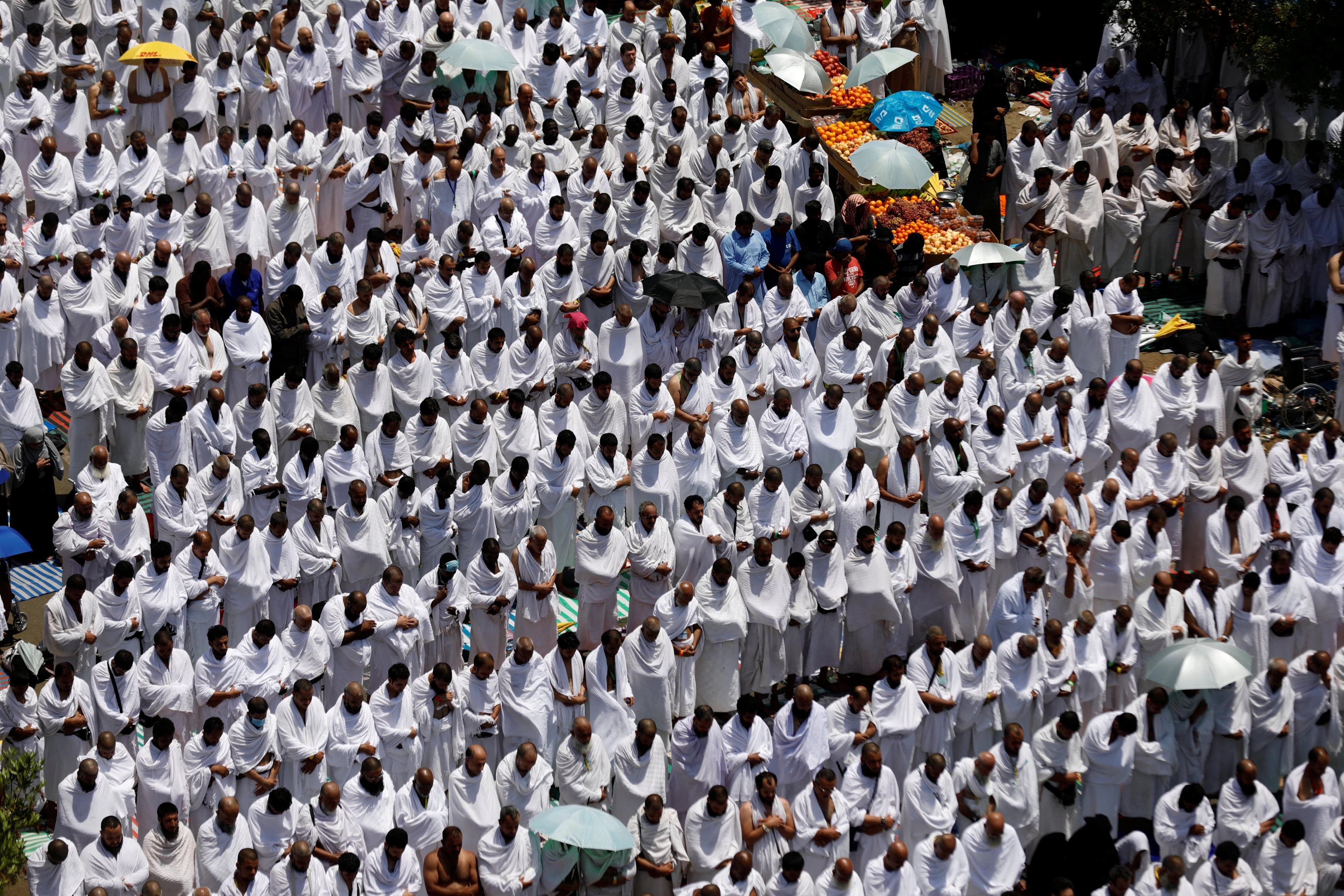 الحجاج ينفرون من عرفات إلى مزدلفة
