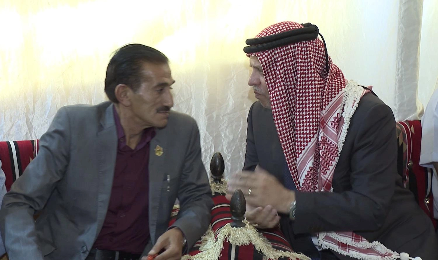 الأمير فيصل يقدم واجب العزاء لذوي الشهيد أحمد الخوالدة 