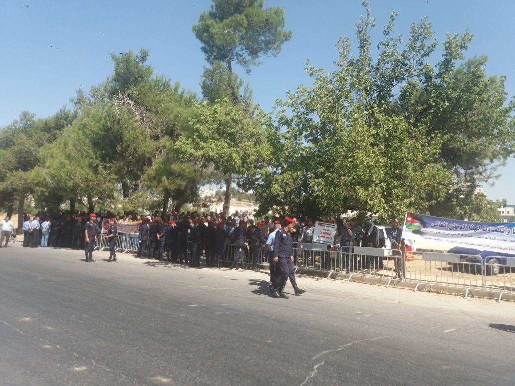 مجموعة من متقاعدي الأمن العام تطالب بمستحقات
