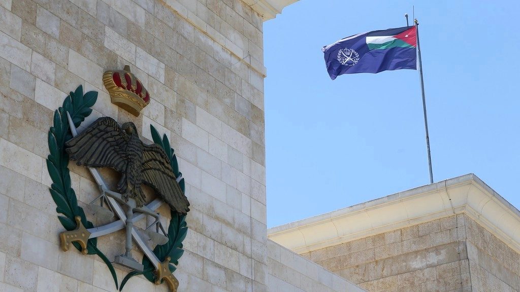 سلب مبلغ مالي من صيدلية في إربد