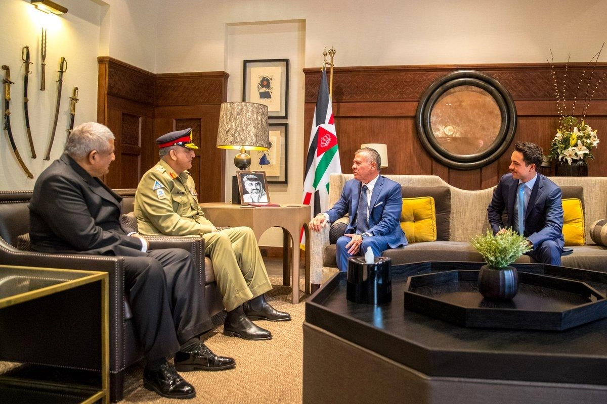 الملك يلتقي رئيس أركان الجيش الباكستاني