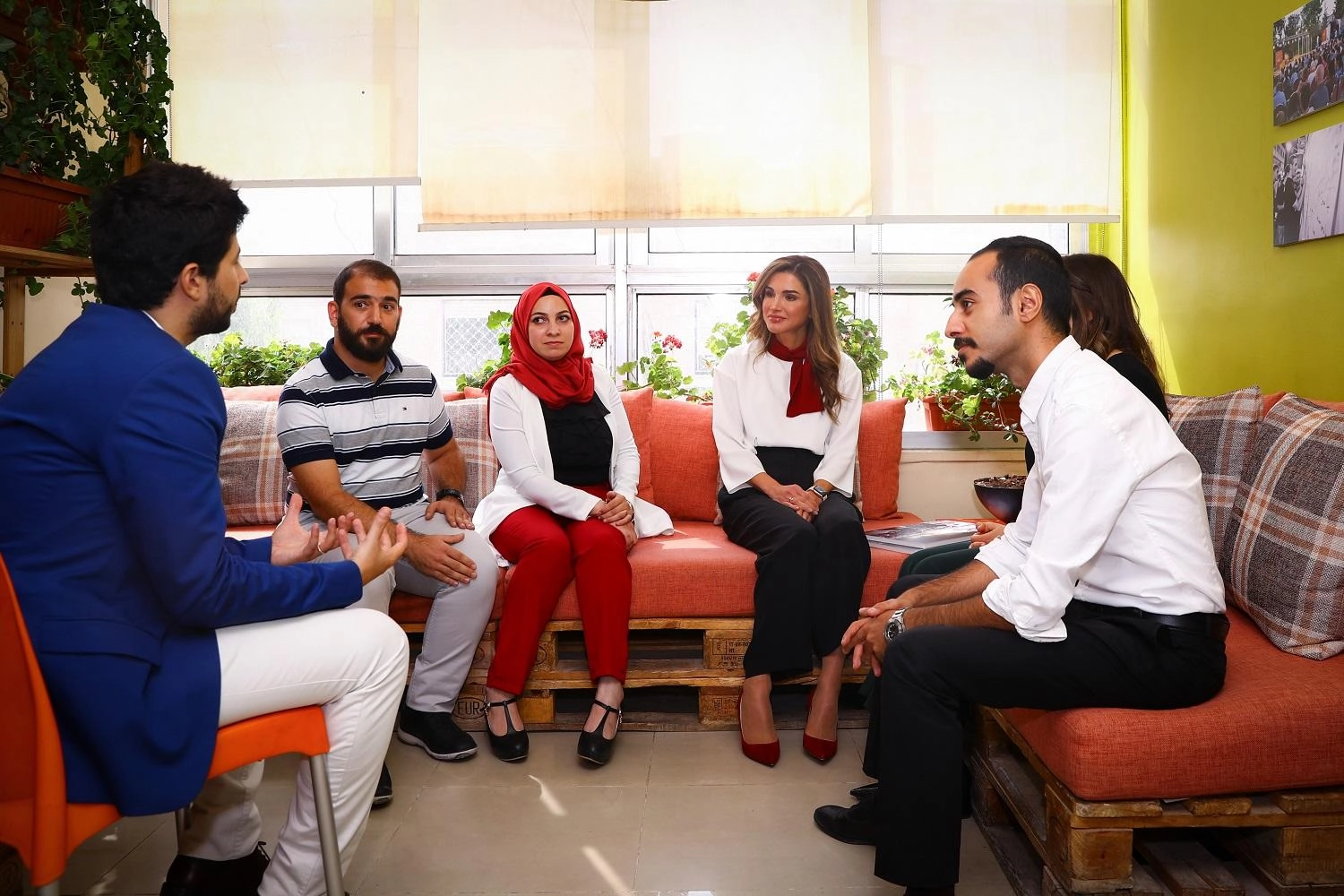 الملكة تؤكد أهمية "تجذير" ثقافة النقاش والحوار