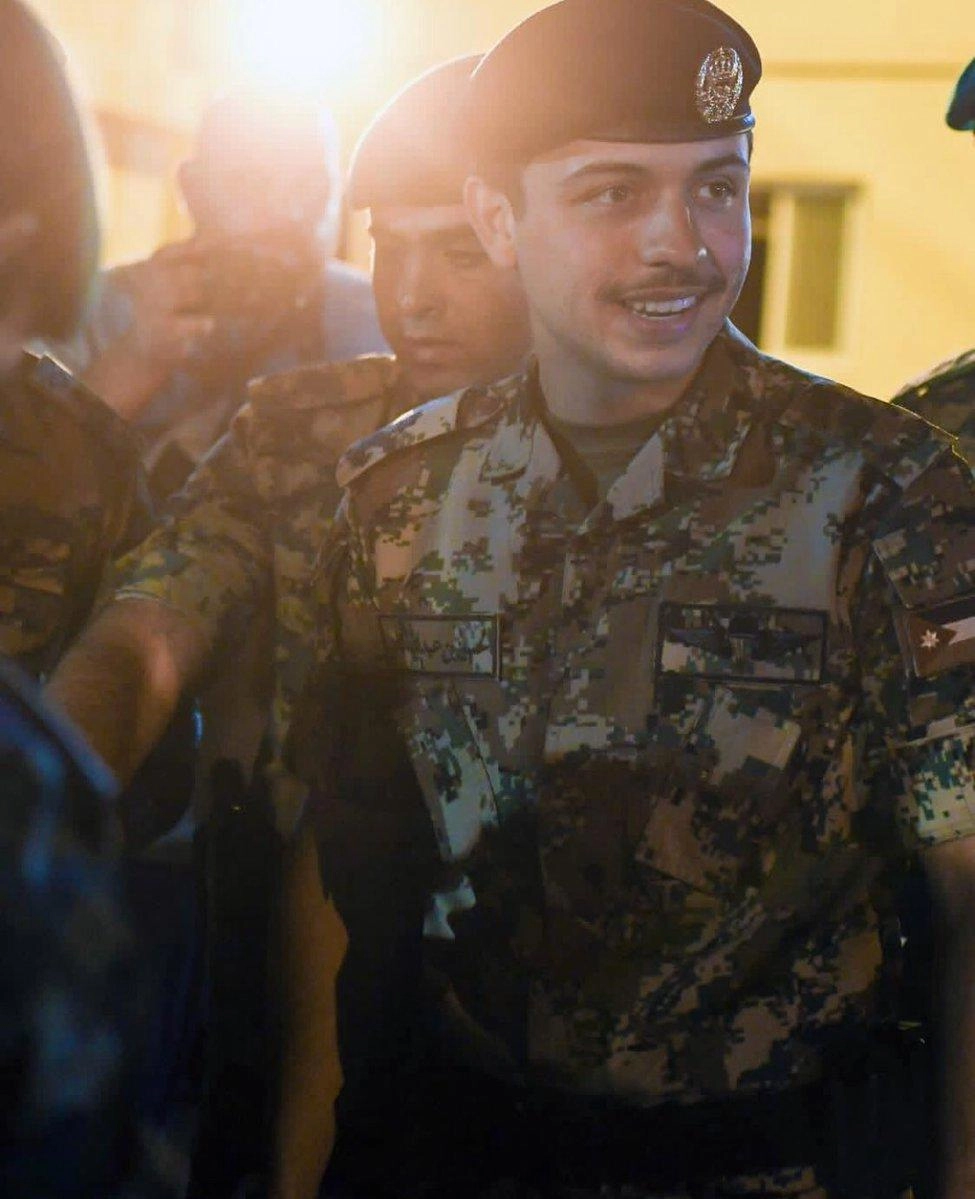 ولي العهد يتابع تمرينا ليليا لوحدات من الحرس الملكي الخاص