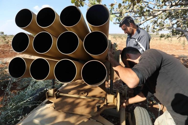 تجمع الفصائل المسلحة يبدأ سحب الأسلحة الثقيلة