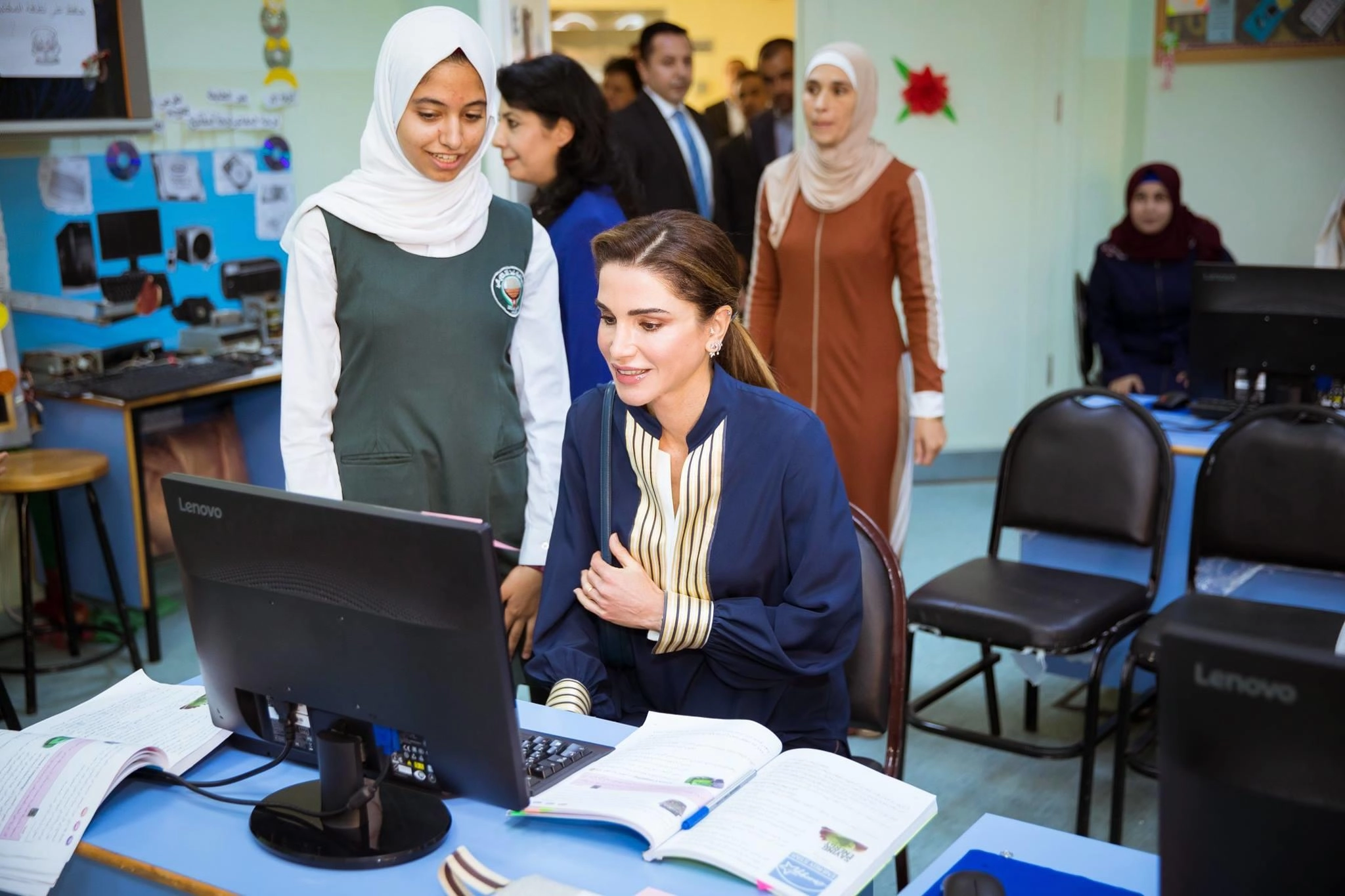 الملكة: على المعلم أن يطوّر أساليبه باستمرار لكي يعلّم بثقة