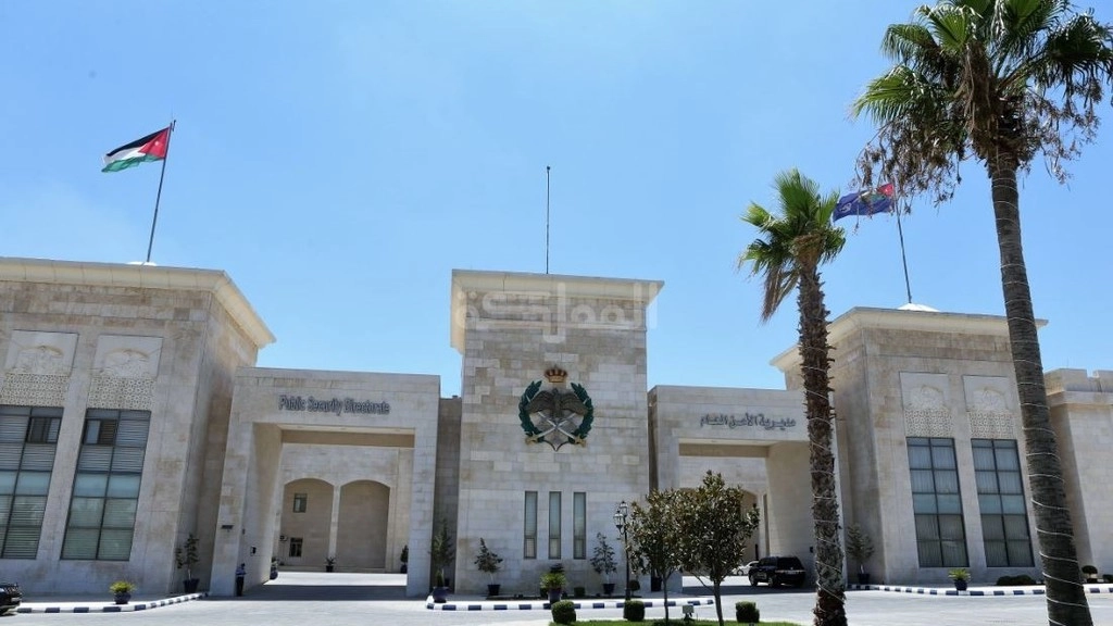 ضبط ثلاثة أشخاص لتصنيعهم مشروبات روحية داخل منزل