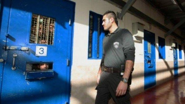 مشروع قانون إسرائيلي يشدد عقوبة المؤبد على الأسرى 