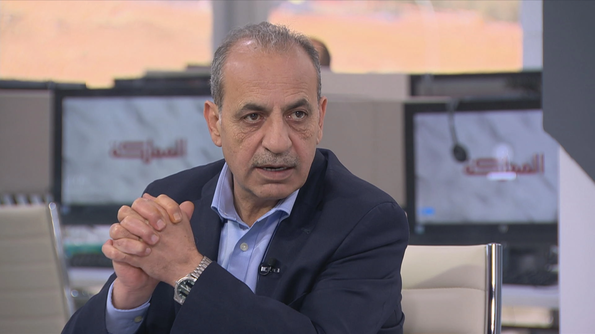 عمال وآليات لتنظيف بلديات مضربة في الكرك والطفيلة